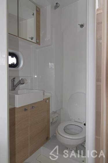 Bali 4.1 - Yacht Charter Sailica