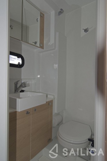 Bali 4.1 - Yacht Charter Sailica