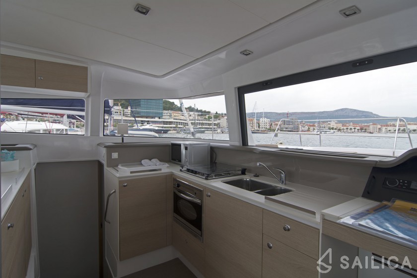 Bali 4.1 - Yacht Charter Sailica