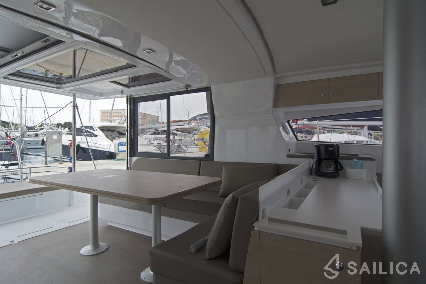 Bali 4.1 - Yacht Charter Sailica