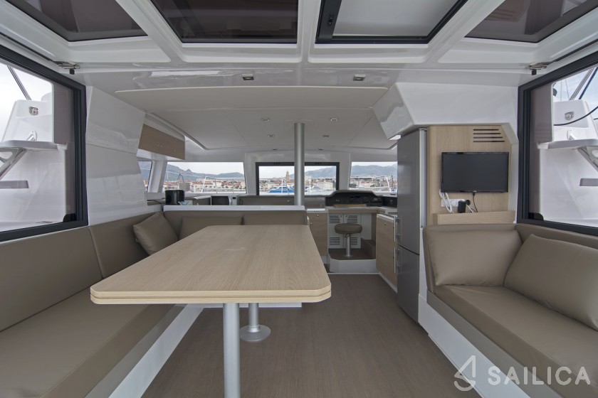 Bali 4.1 - Yacht Charter Sailica
