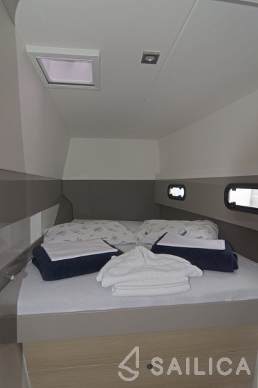 Bali 4.1 - Yacht Charter Sailica