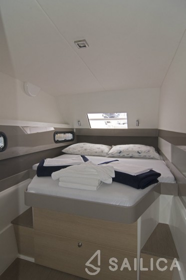 Bali 4.1 - Yacht Charter Sailica