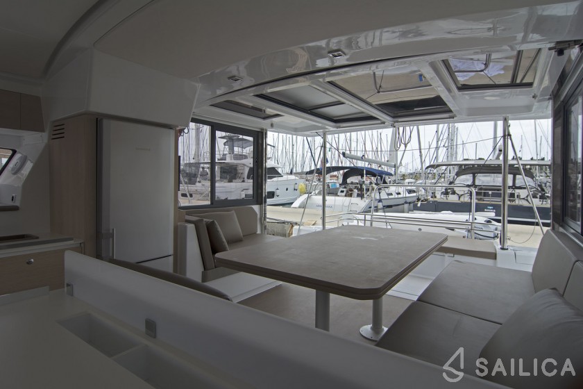 Bali 4.1 - Yacht Charter Sailica