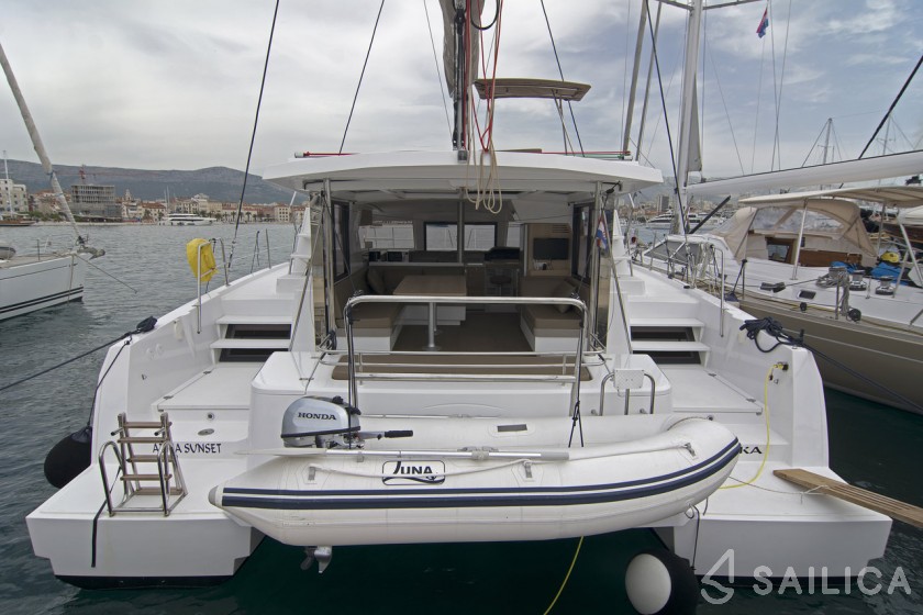 Bali 4.1 - Yacht Charter Sailica