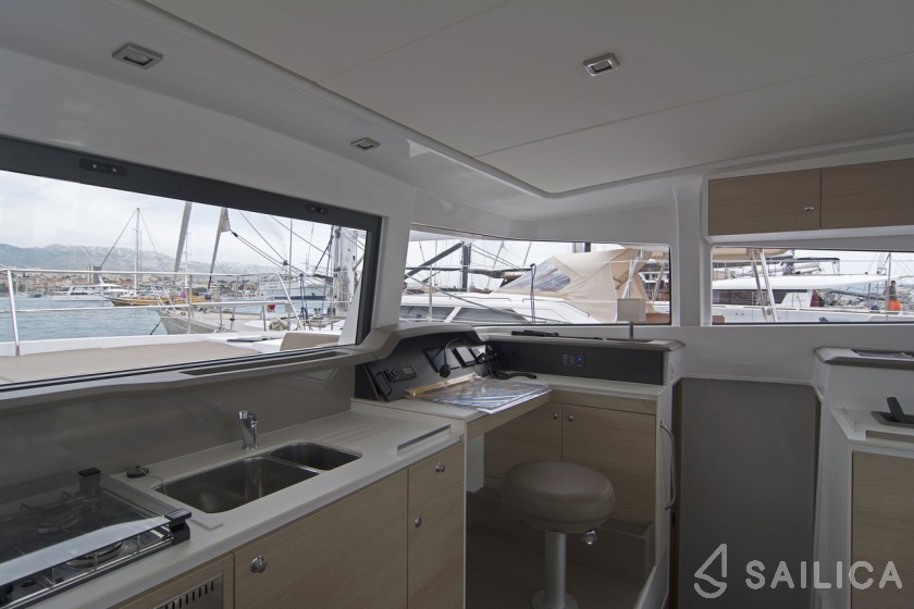Bali 4.1 - Yacht Charter Sailica