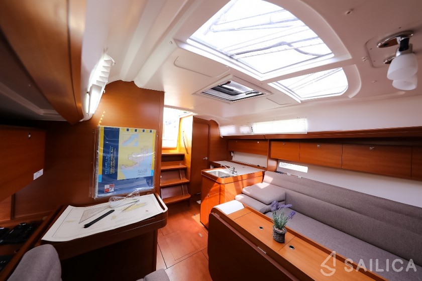 Dufour 350 GL - Yacht Charter Sailica