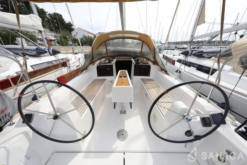 Dufour 350 GL - Yacht Charter Sailica