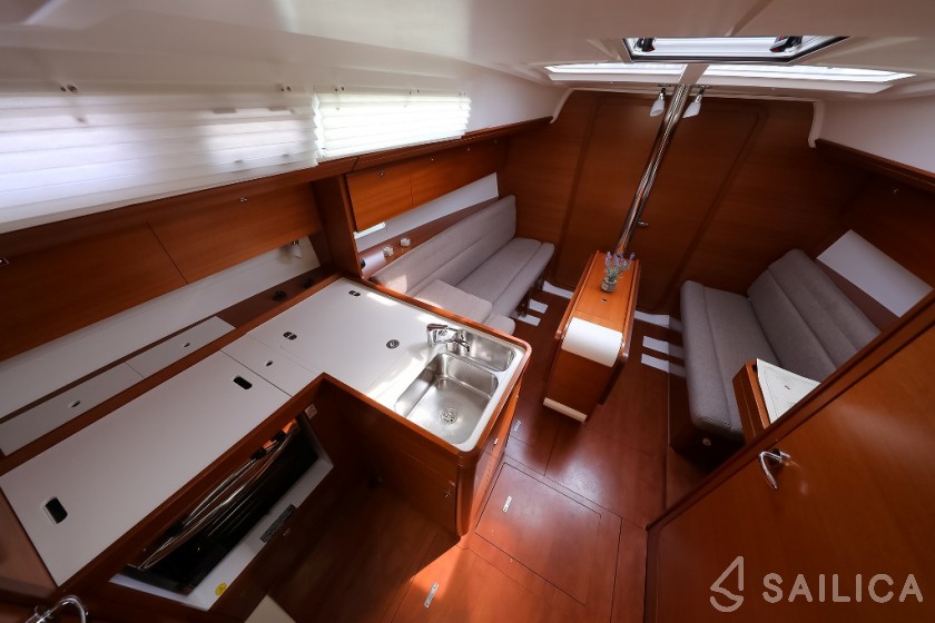 Dufour 350 GL - Yacht Charter Sailica