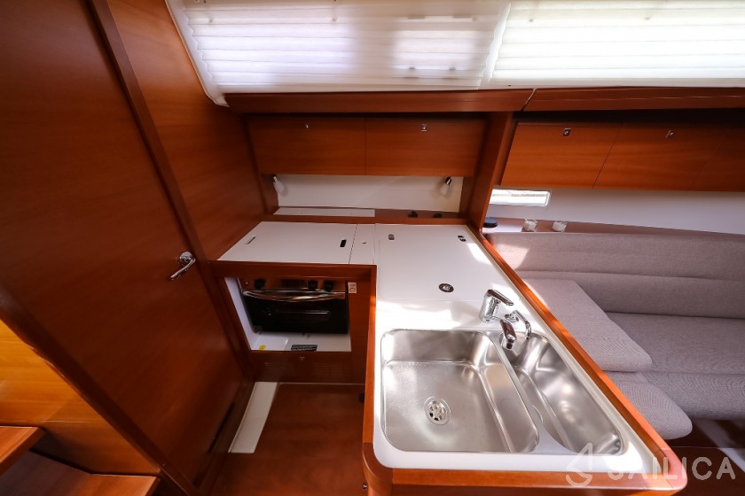 Dufour 350 GL - Yacht Charter Sailica