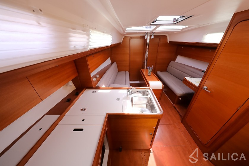 Dufour 350 GL - Yacht Charter Sailica