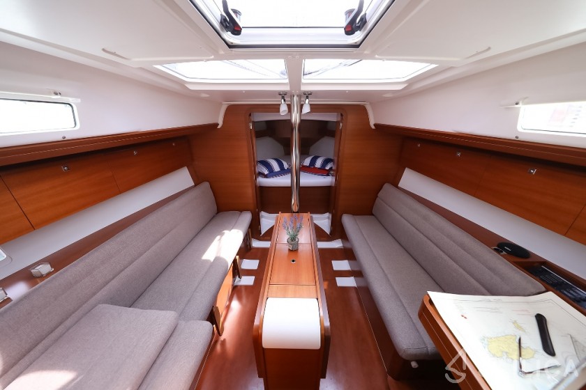 Dufour 350 GL - Yacht Charter Sailica