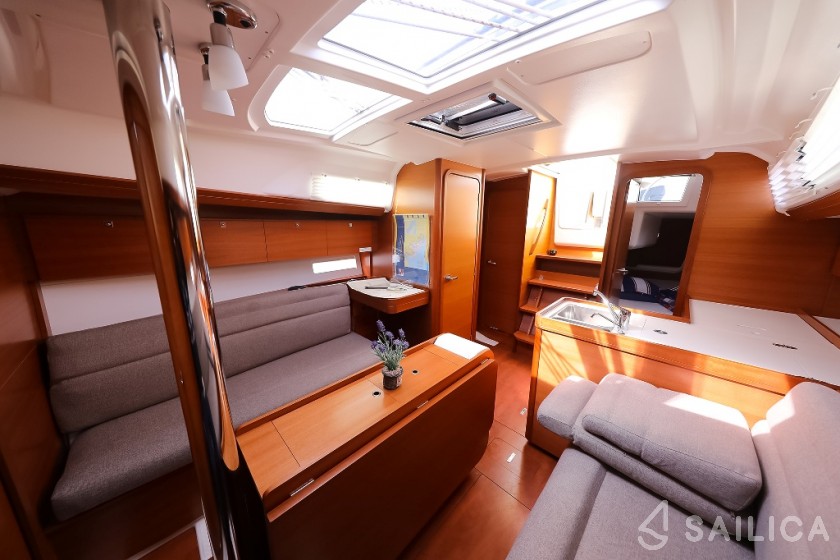 Dufour 350 GL - Yacht Charter Sailica