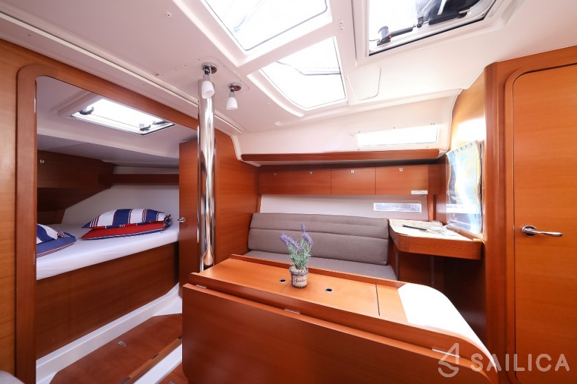 Dufour 350 GL - Yacht Charter Sailica