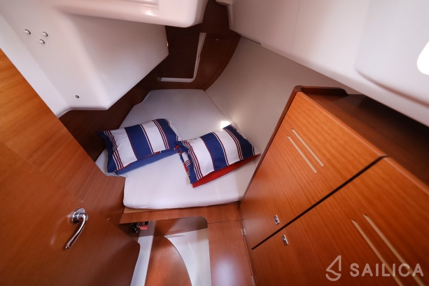 Dufour 350 GL - Yacht Charter Sailica