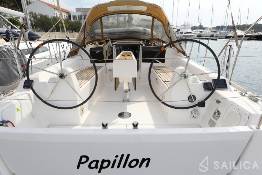 Dufour 350 GL - Yacht Charter Sailica