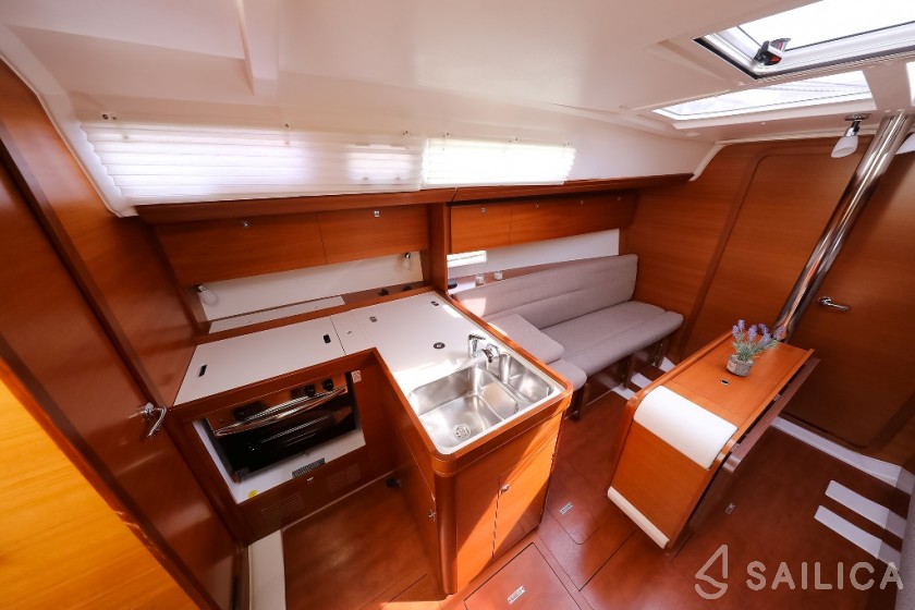 Dufour 350 GL - Yacht Charter Sailica