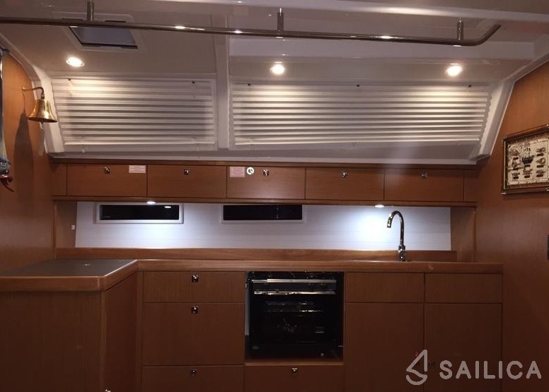 Bavaria Cruiser 46 - 4 cab. - Yacht Charter Sailica