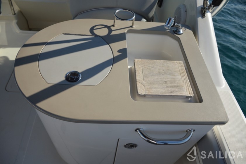 Sea Ray 275 Amberjack - Yacht Charter Sailica