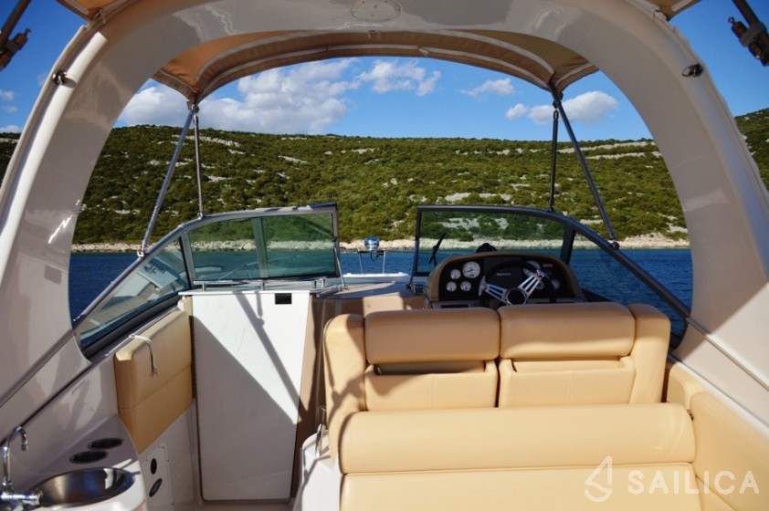 Four Winns 278 Vista - Yacht Charter Sailica