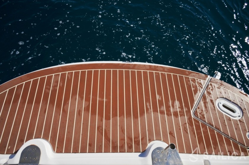 Four Winns 278 Vista - Yacht Charter Sailica
