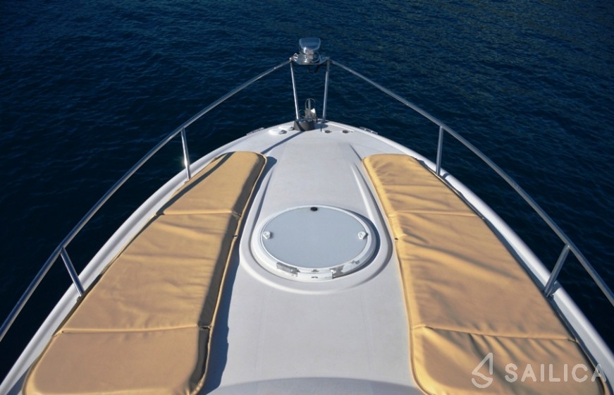 Four Winns 278 Vista - Yacht Charter Sailica