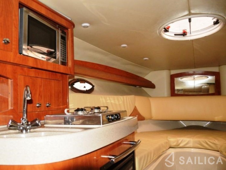 Four Winns 278 Vista - Yacht Charter Sailica