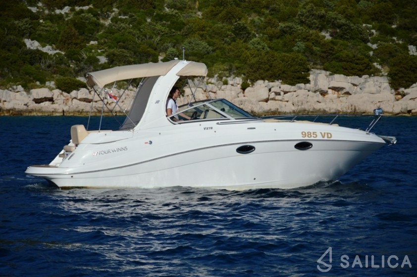 Four Winns 278 Vista - Yacht Charter Sailica
