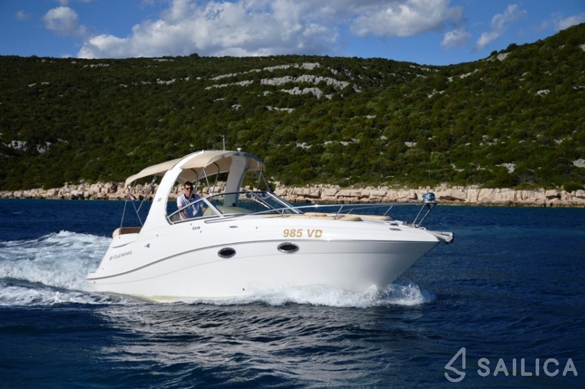 Four Winns 278 Vista - Yacht Charter Sailica
