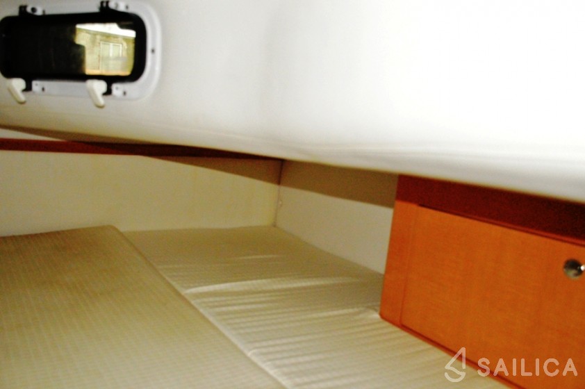 Four Winns 278 Vista - Yacht Charter Sailica