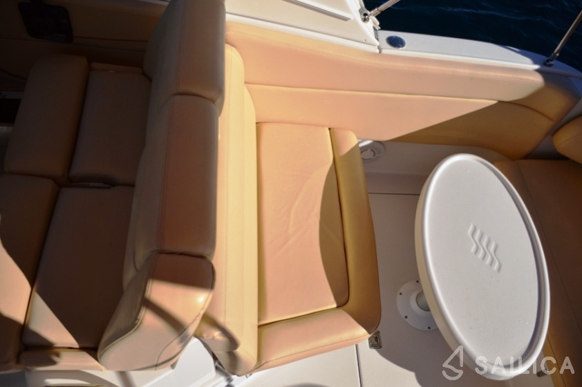 Four Winns 278 Vista - Yacht Charter Sailica