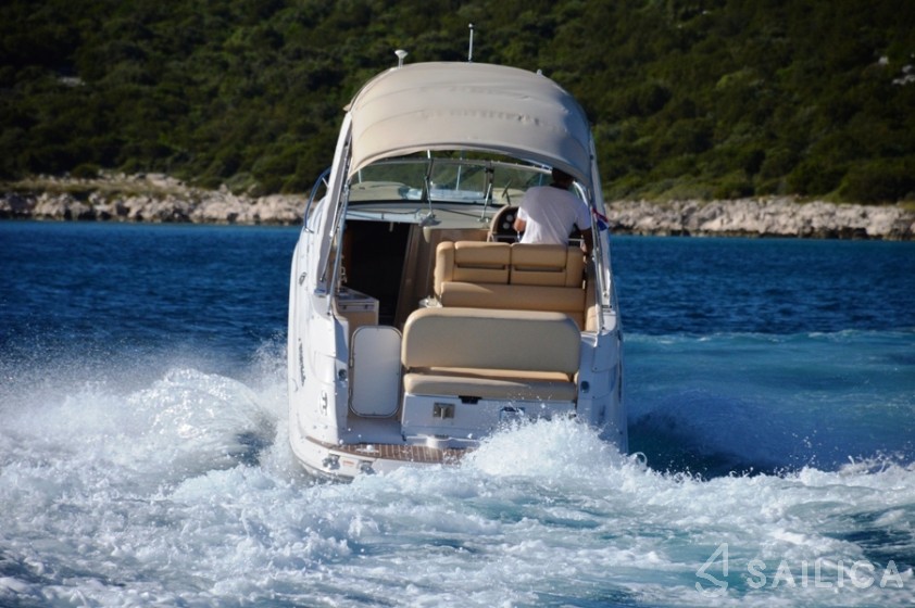 Four Winns 278 Vista - Yacht Charter Sailica