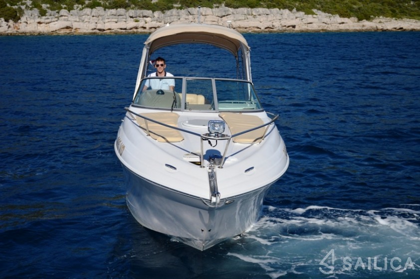 Four Winns 278 Vista - Yacht Charter Sailica