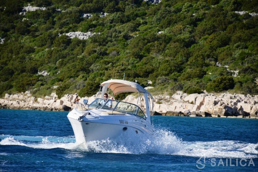 Four Winns 278 Vista - Yacht Charter Sailica