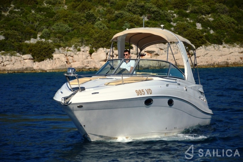 Four Winns 278 Vista - Yacht Charter Sailica