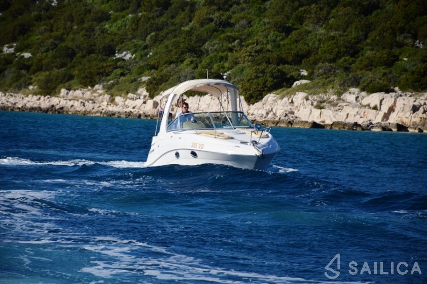 Four Winns 278 Vista - Yacht Charter Sailica