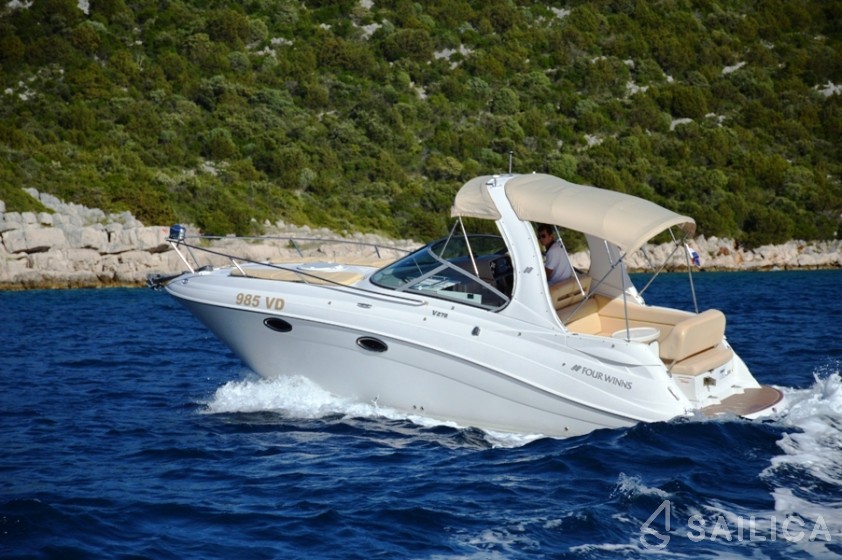 Four Winns 278 Vista - Yacht Charter Sailica