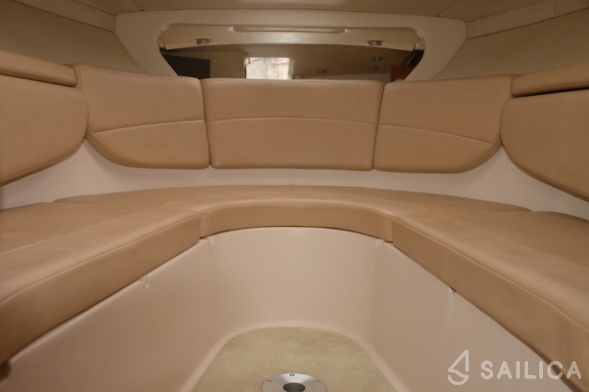 Regal Commodore 2860 - Yacht Charter Sailica