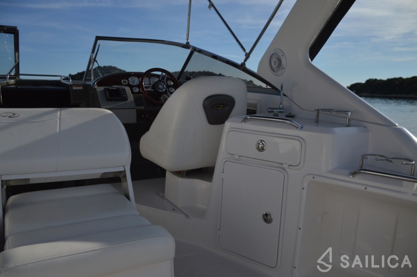Regal Commodore 2860 - Yacht Charter Sailica