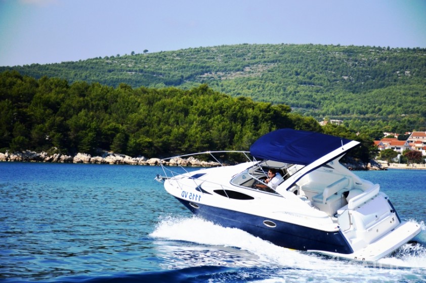 Regal Commodore 2860 - Yacht Charter Sailica