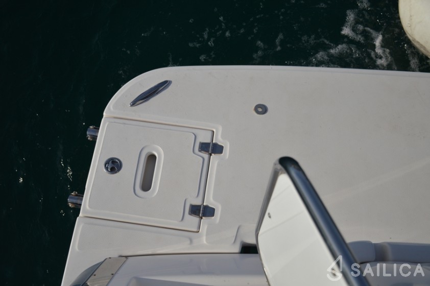 Regal Commodore 2860 - Yacht Charter Sailica
