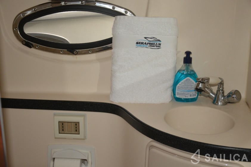 Regal Commodore 2860 - Yacht Charter Sailica