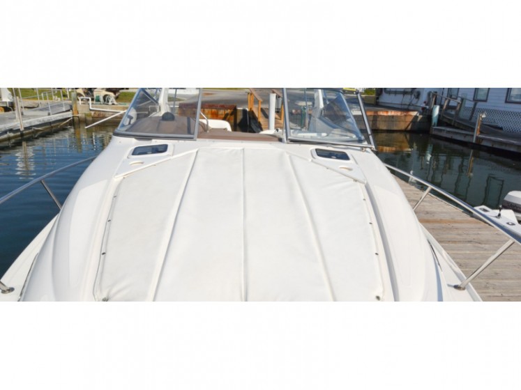 Regal Commodore 2860 - Yacht Charter Sailica