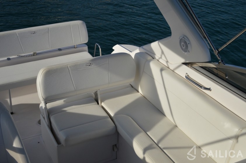 Regal Commodore 2860 - Yacht Charter Sailica