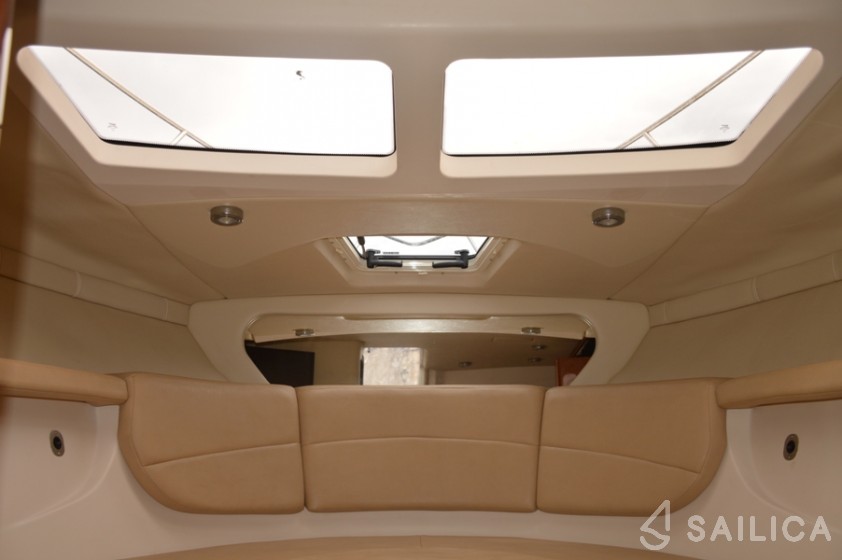 Regal Commodore 2860 - Yacht Charter Sailica