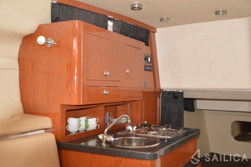 Regal Commodore 2860 - Yacht Charter Sailica