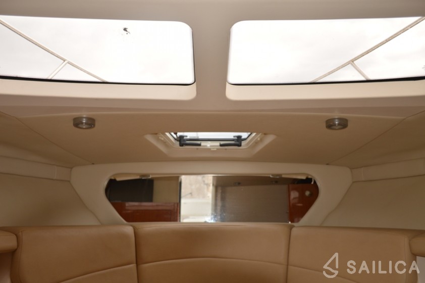 Regal Commodore 2860 - Yacht Charter Sailica
