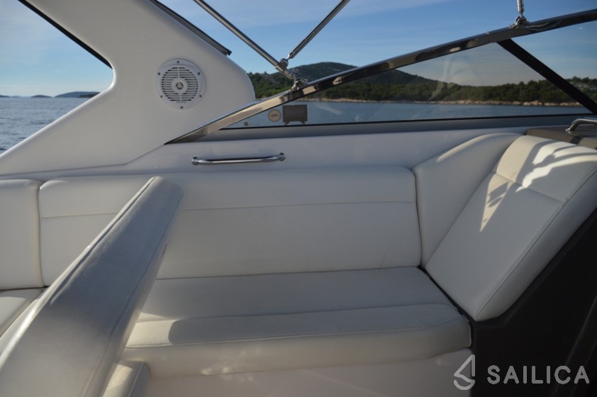 Regal Commodore 2860 - Yacht Charter Sailica