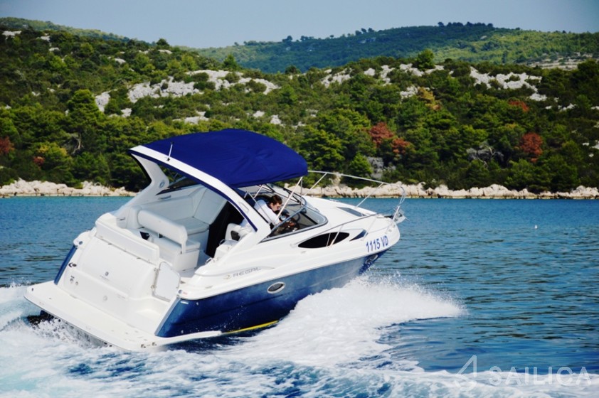Regal Commodore 2860 - Yacht Charter Sailica