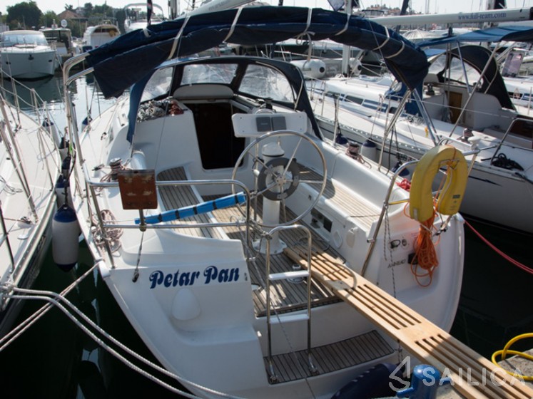 Sun Odyssey 32 - Yacht Charter Sailica
